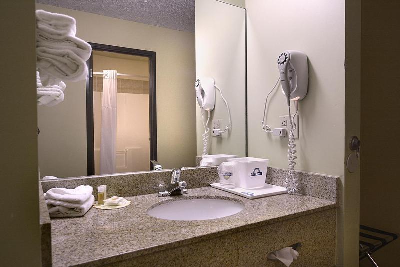 Days Inn By Wyndham Carbondale Bilik gambar