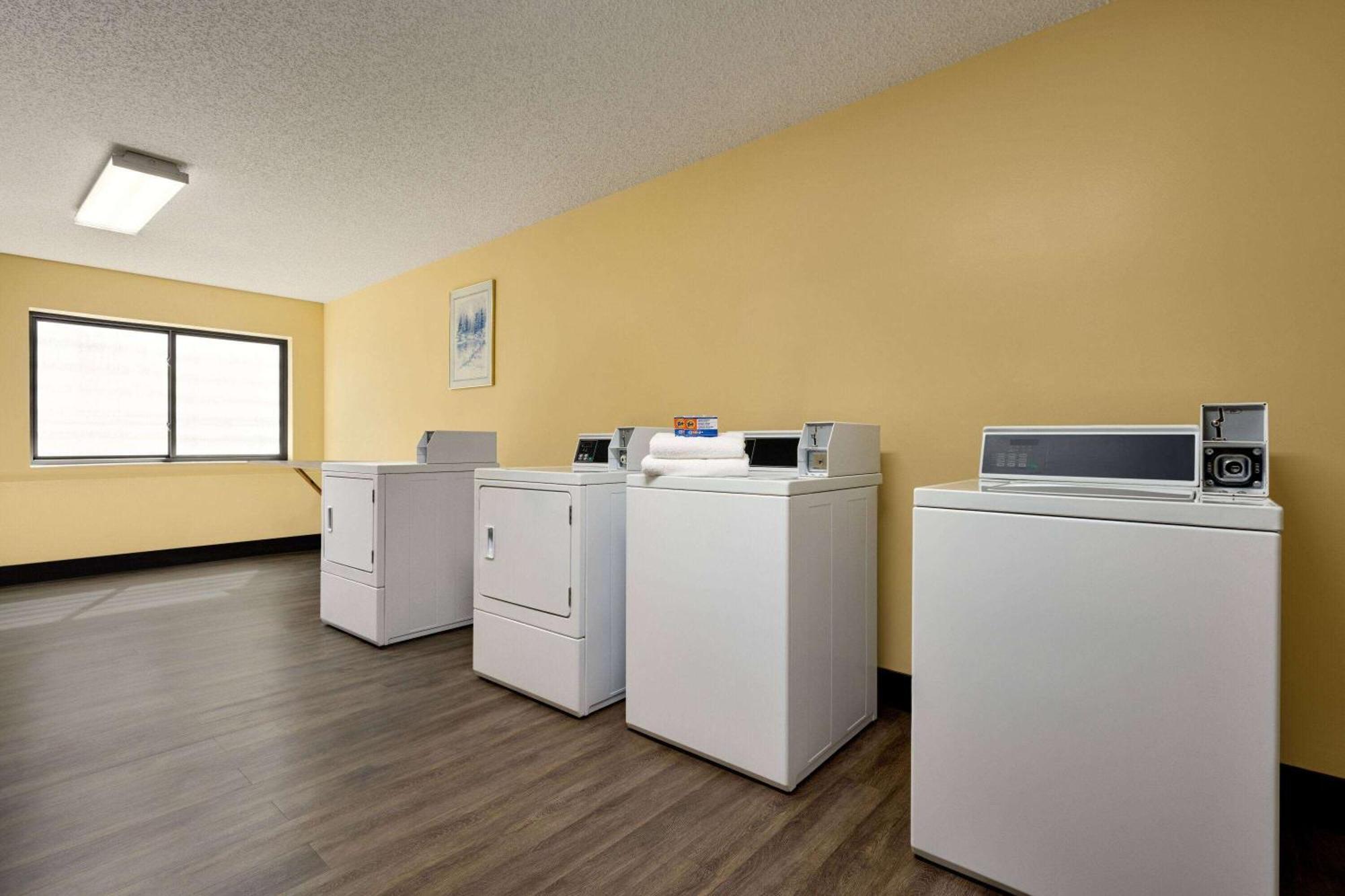 Days Inn By Wyndham Carbondale Luaran gambar